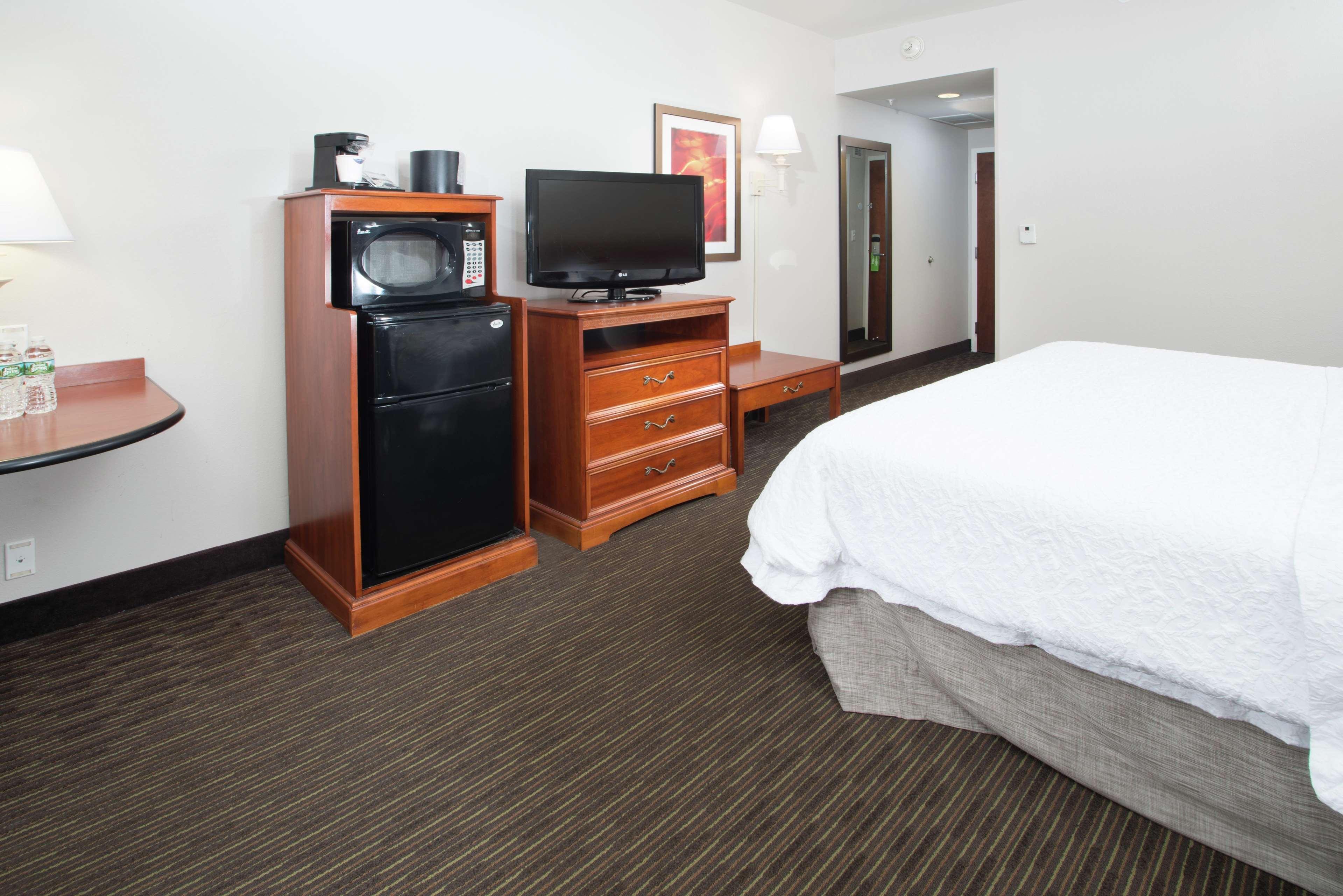 Hampton Inn Linden Exteriör bild