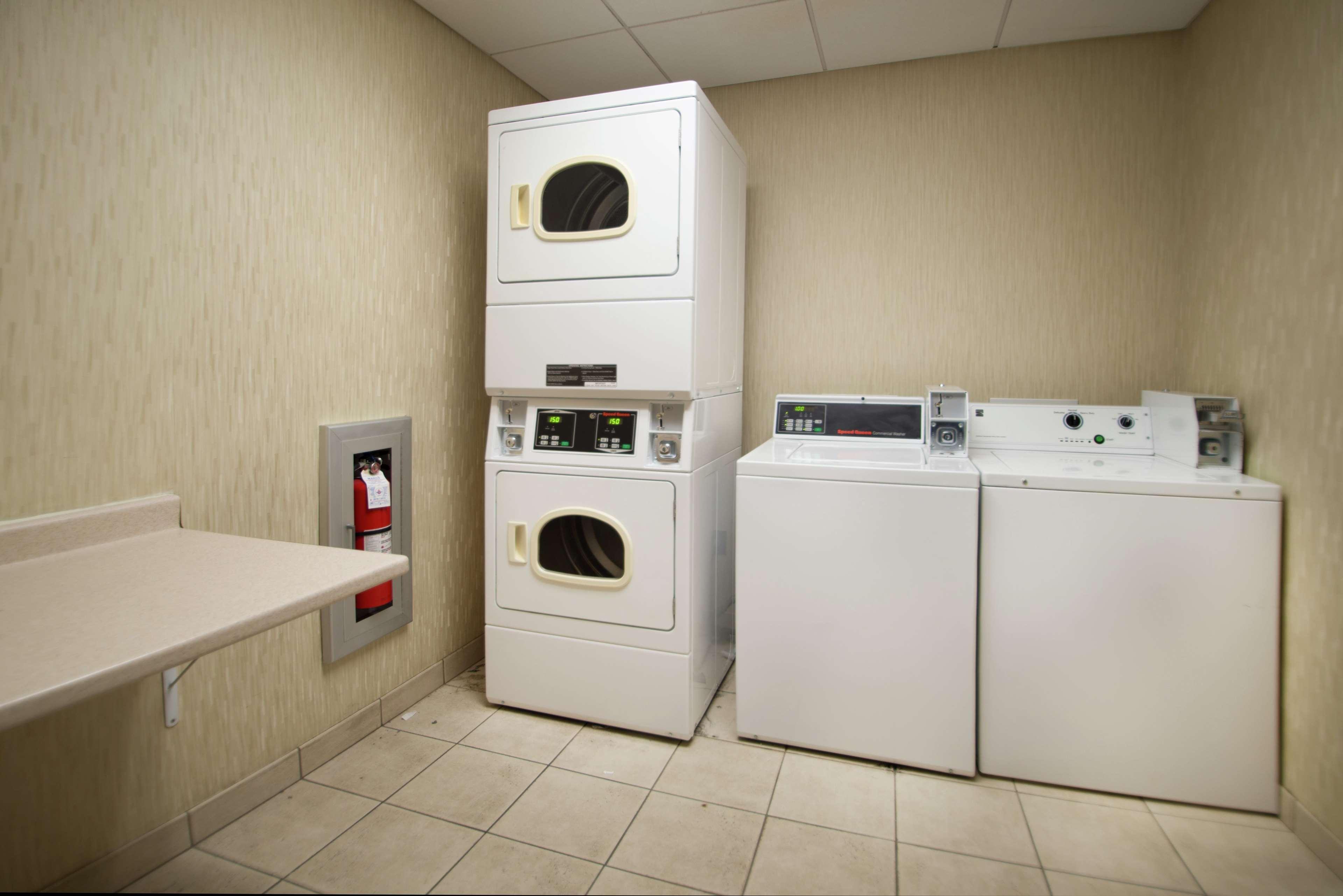 Hampton Inn Linden Exteriör bild