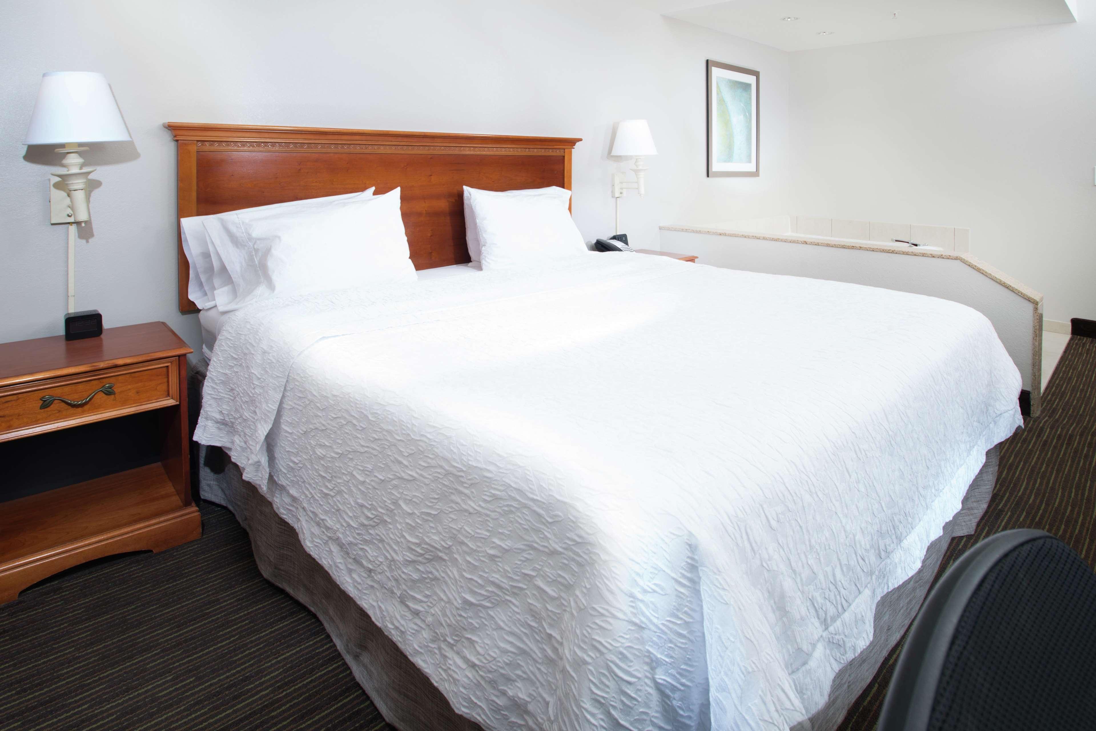 Hampton Inn Linden Exteriör bild