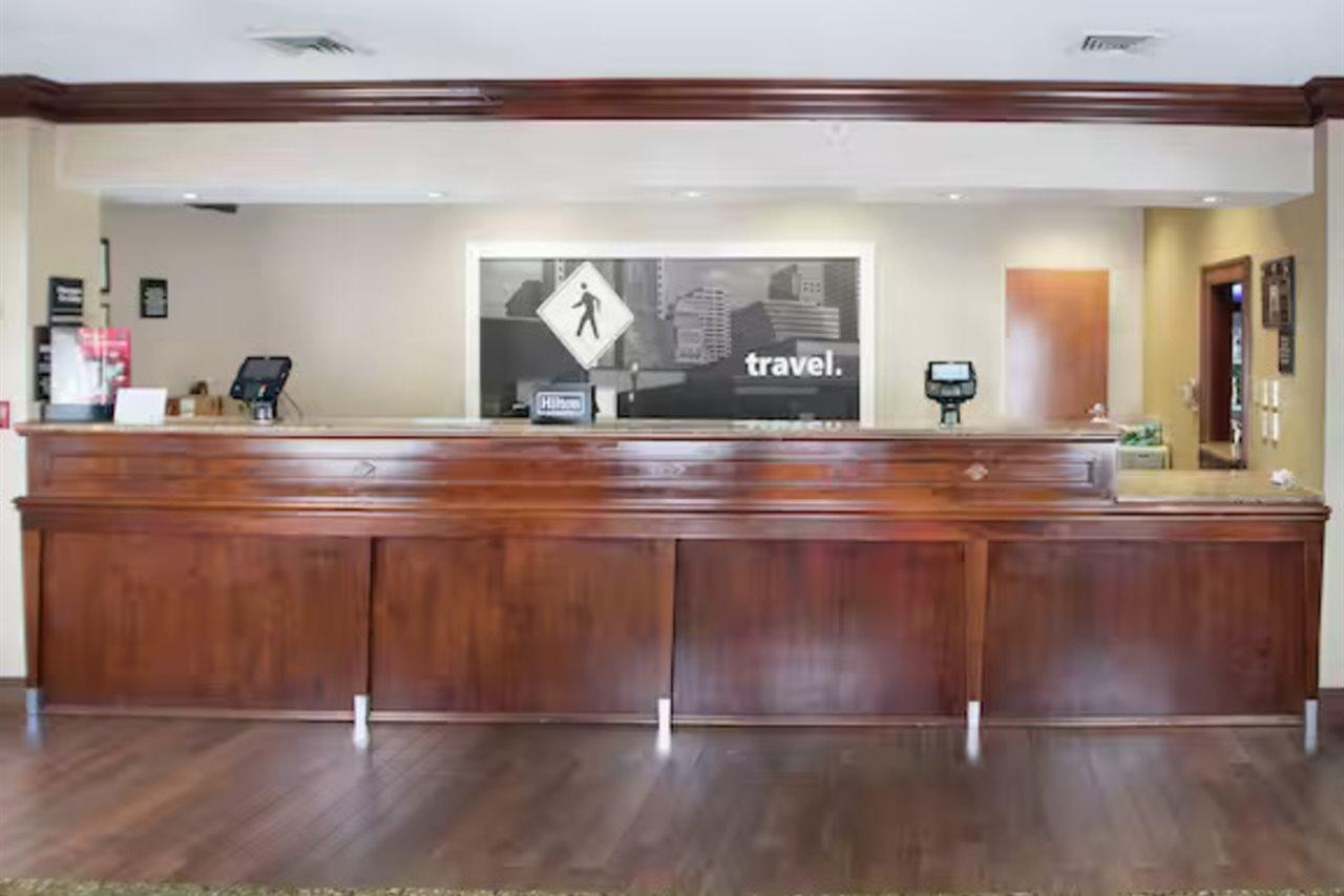 Hampton Inn Linden Exteriör bild