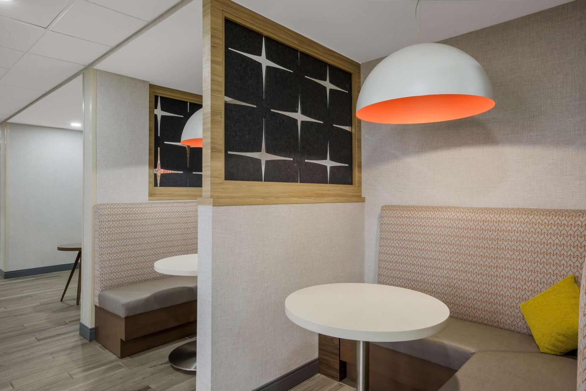 Hampton Inn Linden Exteriör bild