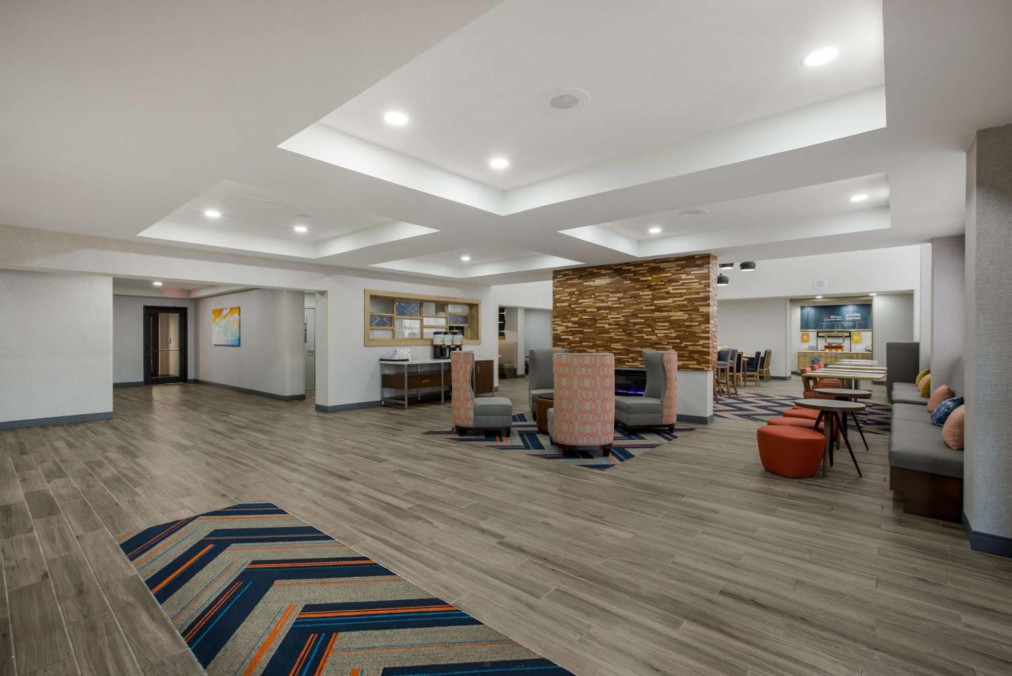 Hampton Inn Linden Exteriör bild