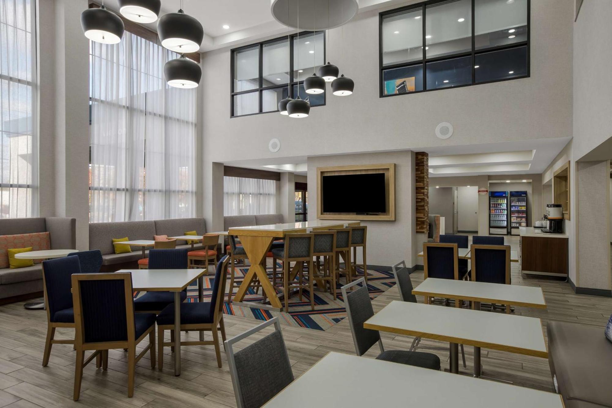 Hampton Inn Linden Exteriör bild