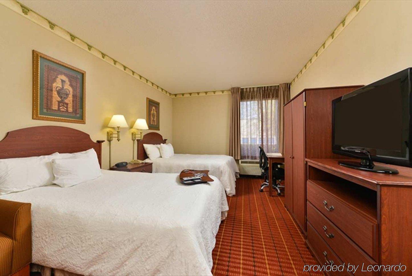 Hampton Inn Linden Exteriör bild